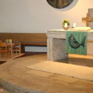 Altar mit Kinderspielecke